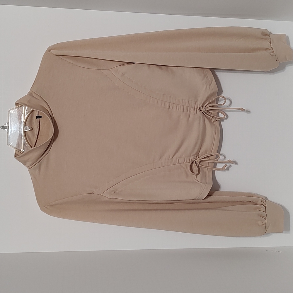 Cream/ Tan Long Sleeve Cropped Top sz M - Picture 1 of 5